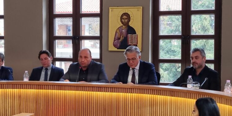 Δήμος Βοΐου: Το νέο Προεδρείο.  Λευκό η Λαϊκή Συσπείρωση, ομόφωνα στήριξε τον αντιπρόεδρο η παράταξη Ζευκλή.  Βίντεο