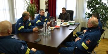 Εθιμοτυπική επίσκεψη του νέου Διοικητή ΠΕ.ΠΥ.Δ. Δυτ. Μακεδονίας Αρχιπύραρχου Νικολάου Μητσιογιάννη στον Δήμαρχο Καστοριάς Γιάννη Κορεντσίδη