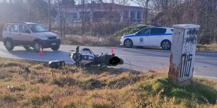 Ώρα 08:15: Σοβαρό ατύχημα με ΙΧ και μηχανή στον κόμβο Κοζάνης προς Σέρβια – Φωτογραφίες και βίντεο