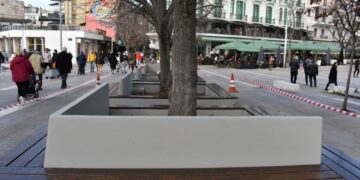 Δήμος Κοζάνης: Εργασίες καλλωπισμού στην κεντρική πλατεία Νίκης (Φωτογραφίες)