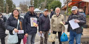 ΚΚΕ: Περιοδεία στην λαϊκή αγορά της Κοζάνης