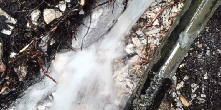 Σιάτιστα: Αποκαταστάθηκε βλάβη στο δίκτυο Μπούρινου. Φωτογραφίες