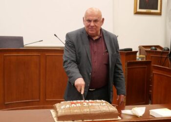 Κοπή Πρωτοχρονιάτικης πίτας για εργαζομένους και αιρετούς του Δήμου Γρεβενών