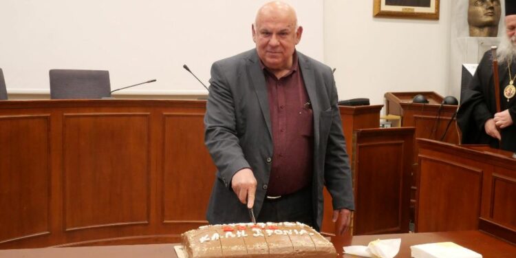 Κοπή Πρωτοχρονιάτικης πίτας για εργαζομένους και αιρετούς του Δήμου Γρεβενών