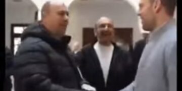 Κώστας Δούβλος σε Κασσελάκη. Τον Τσίπρα τον έλεγα Τσε Γκεβάρα, εσένα πως; Στε και βάρα απάντησε ο πρόεδρος του ΣΥΡΙΖΑ.  Βίντεο