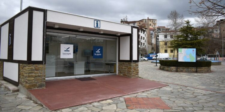 Το ωράριο λειτουργίας του Τουριστικού Περιπτέρου του Δήμου Καστοριάς