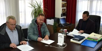 Καστοριά: Υπογραφή σύμβασης για τη διαμόρφωση της εισόδου της Τ.Κ. Λεύκης