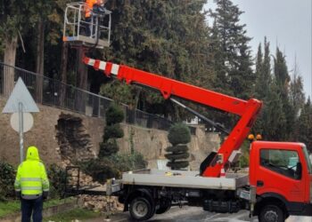 Σε εξέλιξη εργασίες αποκατάστασης τοιχίου των Κοιμητηρίων – Κλειστή η οδός Βασιλικής Μικρού