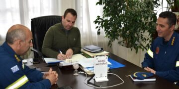 Επίσκεψη του νέου Διοικητή Διοίκησης Πυροσβεστικών Υπηρεσιών Νομού Καστοριάς στον Δήμαρχο Καστοριάς