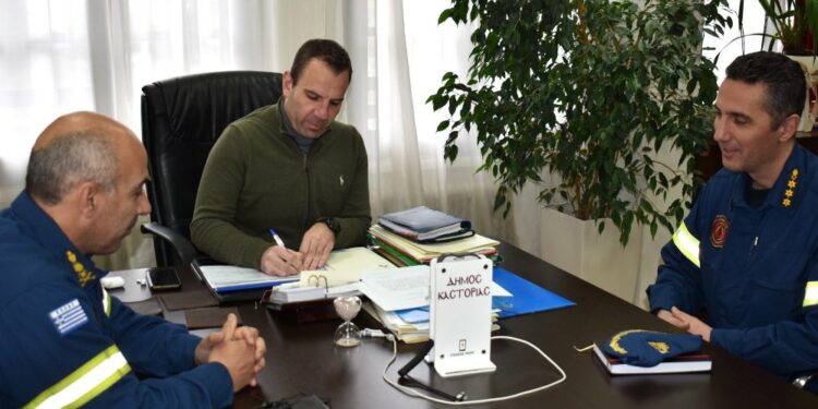 Επίσκεψη του νέου Διοικητή Διοίκησης Πυροσβεστικών Υπηρεσιών Νομού Καστοριάς στον Δήμαρχο Καστοριάς