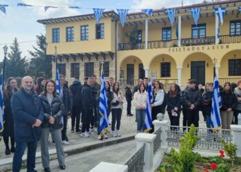 Σιάτιστα: Η κατάθεση στεφάνων από τα σχολεία.  Βίντεο και φωτογραφίες