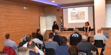 Με επιτυχία ολοκληρώθηκε ο πρώτος κύκλος του εκπαιδευτικού σεμιναρίου των Αστυνομικών της Διεύθυνσης Αστυνομίας Καστοριάς, για την αναγνώριση των χαρακτηριστικών και τους τρόπους προσέγγισης των Ατόμων, που βρίσκονται στο Φάσμα του Αυτισμού