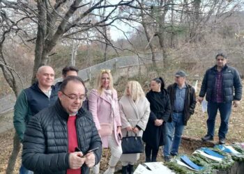 ΕΠΑΛ Σιάτιστας: Επιμνημόσυνη δέηση στο μνημείο του Θωμά Τσίπου και τον τάφο του γιου του Αναστασίου Τσίπου