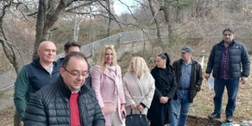 ΕΠΑΛ Σιάτιστας: Επιμνημόσυνη δέηση στο μνημείο του Θωμά Τσίπου και τον τάφο του γιου του Αναστασίου Τσίπου