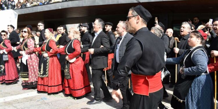 Στην Αποκριά της Κοζάνης δεν είσαι θεατής αλλά…Πρωταγωνιστής! (Βίντεο+Φωτογραφίες)