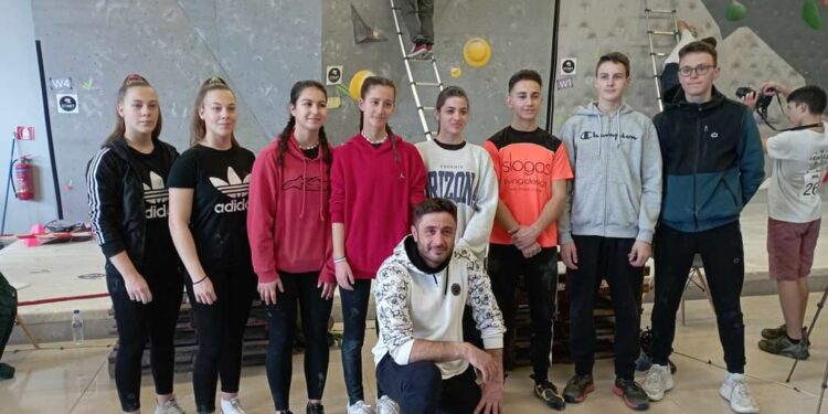 Ορειβατικός Σύλλογος Σιάτιστας: Συμμετοχή στο 32ο Κύπελλο Αγωνιστικής Αναρρίχησης « Αθ. Λευκαδίτη»