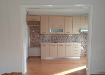 Σιάτιστα: Ενοικιάζεται διαμέρισμα 80 τ.μ. στην πλατεία χώρας.  Φωτογραφίες