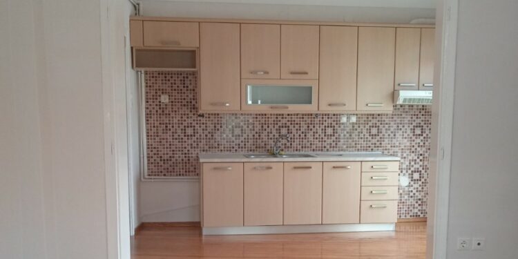 Σιάτιστα: Ενοικιάζεται διαμέρισμα 80 τ.μ. στην πλατεία χώρας.  Φωτογραφίες