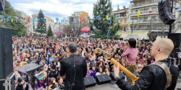 Τς Απουκράς Μαν’τάρα: Ξεσήκωσε τα Γρεβενά ο Τόνι Σφίνος – video