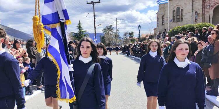 Σιάτιστα: Η παρέλαση της 25ης Μαρτίου.  Βίντεο