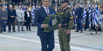 Ο ΥΜΑΘ Στάθης Κωνσταντινίδης στη μαθητική παρέλαση της Κοζάνης για την Εθνική Επέτειο της 25ης Μαρτίου