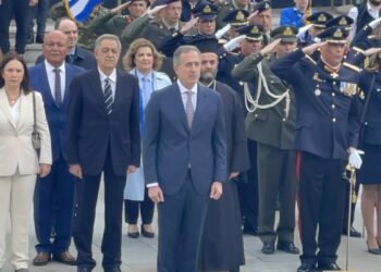 Ο ΥΜΑΘ Στάθης Κωνσταντινίδης στη μαθητική παρέλαση της Κοζάνης για την Εθνική Επέτειο της 25ης Μαρτίου