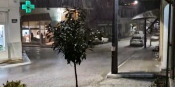 Τσοτύλι: Άσπρισε ο τόπος από το χαλάζι.  Βίντεο