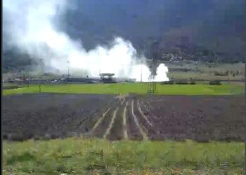 Εγνατία, όρια Σιάτιστας: Λαμπάδιασε αυτοκίνητο.  Βίντεο