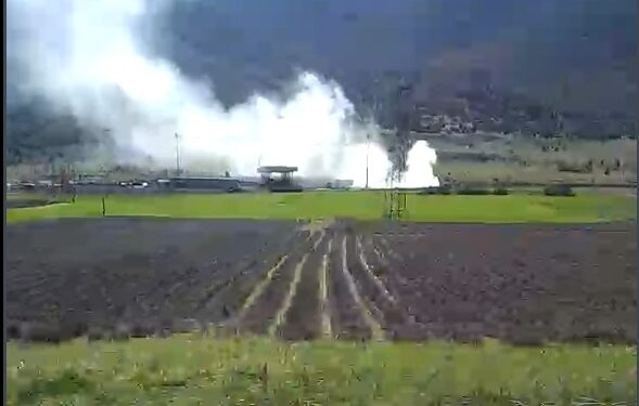 Εγνατία, όρια Σιάτιστας: Λαμπάδιασε αυτοκίνητο.  Βίντεο