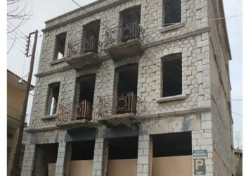 Σιάτιστα: Χειροβομβίδα στην Παλιά Αστυνομία!!