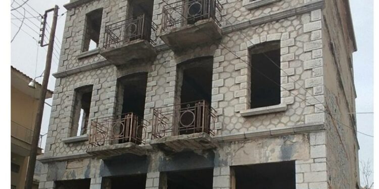 Σιάτιστα: Χειροβομβίδα στην Παλιά Αστυνομία!!