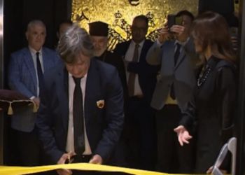 Εγκαίνια του Μουσείου Ιστορίας της ΑΕΚ, στο Γήπεδο ΟΠΑΠ Αρένα. Στην Είσοδό του Δεσπόζει ο Δικέφαλος Αητός, που Κατασκευάστηκε στο Εργαστήρι του Γιάννη Παπαδόπουλου