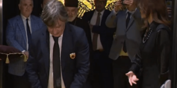 Εγκαίνια του Μουσείου Ιστορίας της ΑΕΚ, στο Γήπεδο ΟΠΑΠ Αρένα. Στην Είσοδό του Δεσπόζει ο Δικέφαλος Αητός, που Κατασκευάστηκε στο Εργαστήρι του Γιάννη Παπαδόπουλου