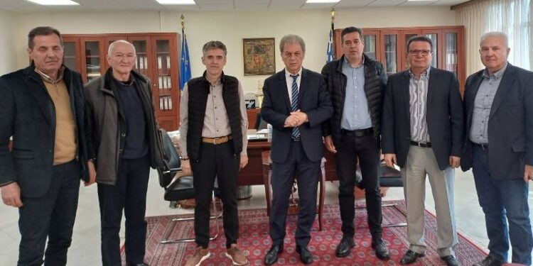 Υπογράφηκε από τον Περιφερειάρχη Δυτικής Μακεδονίας Γιώργο Αμανατίδη  η σύμβαση για την αποκατάσταση του οδικού δικτύου ΠΕ Φλώρινας (ΕΟ Φλώρινα-Πρέσπες)
