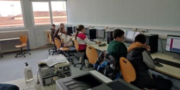 Διάκριση των μαθητών του Γυμνασίου Σερβίων στον 2ο Πανελλήνιο Μαθητικό Οικονομικό Διαγωνισμό