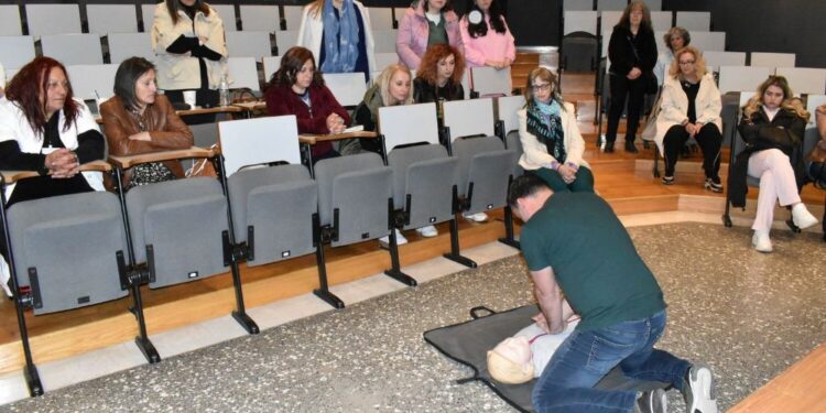 Συνεργασία Δήμου Κοζάνης και Ιατρικού Συλλόγου για απινιδωτές και πρώτες βοήθειες – Ενημέρωση Δημοτικών Υπαλλήλων. Βίντεο