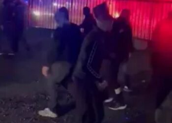 Ώρα 00:30 στη Μπριζ: Σοβαρά επεισόδια έξω από το γήπεδο με βελγική αστυνομία και οπαδούς του ΠΑΟΚ-Μολότοφ, πετροπόλεμος και δακρυγόνα