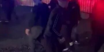 Ώρα 00:30 στη Μπριζ: Σοβαρά επεισόδια έξω από το γήπεδο με βελγική αστυνομία και οπαδούς του ΠΑΟΚ-Μολότοφ, πετροπόλεμος και δακρυγόνα