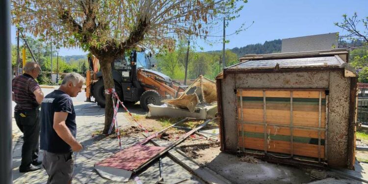 Δήμος Γρεβενών: Απομάκρυνση παλαιών περιπτέρων από τον κεντρικό ιστό της πόλης