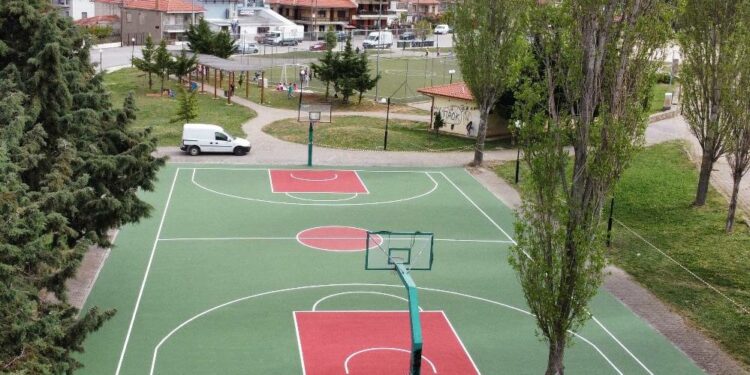 Δήμος Βοΐου: Διάστρωση με ακριλικό δάπεδο σε 6 επιπλέον  γήπεδα μπάσκετ στο Δήμο Βοΐου
