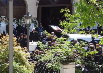 Θρήνος στην κηδεία του αστυνομικού στα Γρεβενά. Βίντεο