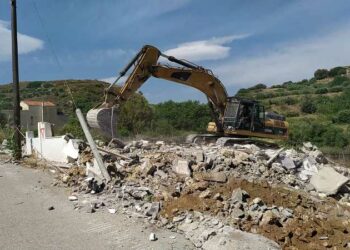 Κατεδαφίσεις, Αυθαίρετα