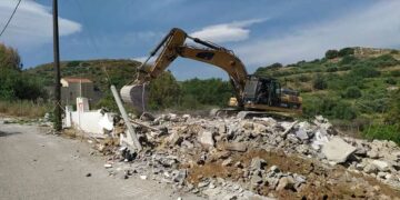 Κατεδαφίσεις, Αυθαίρετα