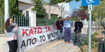 Συγκέντρωση διαμαρτυρίας, πραγματοποιήθηκε το πρωί της Παρασκευής 12/4, στην Αποκεντρωμένη Διοίκηση στη ΖΕΠ με αφορμή την έγκριση περιβαλλοντικών όρων για τη δημιουργία Αιολικού Σταθμού στο Μπούρινο (Φωτογραφίες & Βίντεο)