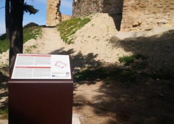 Τοποθέτηση πινακίδων πληροφοριών και ενημέρωσης στον χώρο του Βυζαντινού Κάστρου Σερβίων
