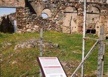 Τοποθέτηση πινακίδων πληροφοριών και ενημέρωσης στον χώρο του Βυζαντινού Κάστρου Σερβίων