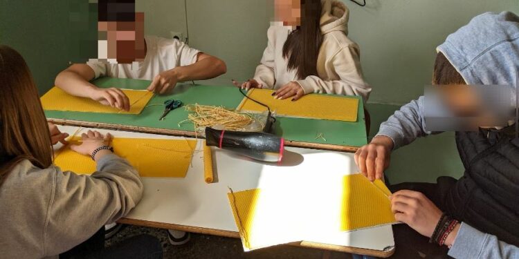 Ξενώνας Φιλοξενίας Γυναικών: Οι μαθήτριες και μαθητές του 2ου ΕΠΑΛ Κοζάνης παίρνουν πρωτοβουλία και στέκονται δίπλα στις φιλοξενούμενες οικογένειες