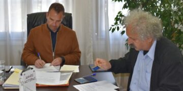 Ακόμη ένα έργο ξεκινάει στον Δήμο Καστοριάς. Υπεγράφη η σύμβαση του έργου «Ασφαλτοστρώσεις οδών Κοινότητας Μανιάκων»