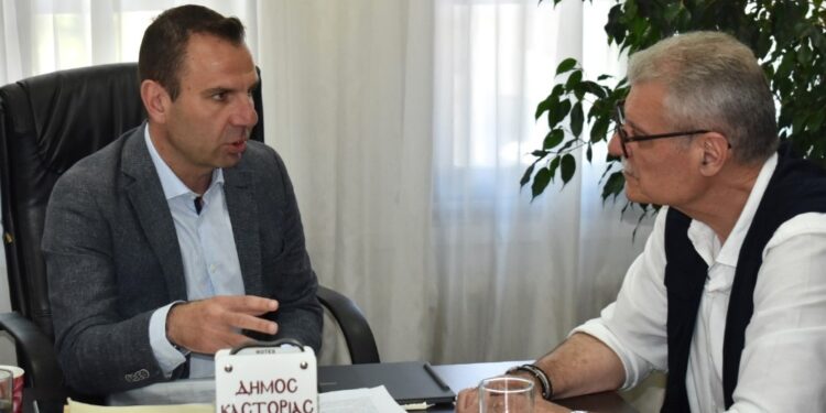 Συνάντηση εργασίας του Δημάρχου Καστοριάς Γιάννη Κορεντσίδη με τον Υφυπουργό Κλιματικής Κρίσης & Πολιτικής Προστασίας Ευάγγελο Τουρνά