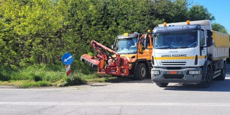 Δήμος Κοζάνης: Σε πλήρη εξέλιξη οι χορτοκοπτικές εργασίες κατά μήκος του δημοτικού οδικού δικτύου – Κάθε μέρα «σαρώνονται» χιλιόμετρα για την ασφάλεια οδηγών και πεζών (Βίντεο+Φωτογραφίες)